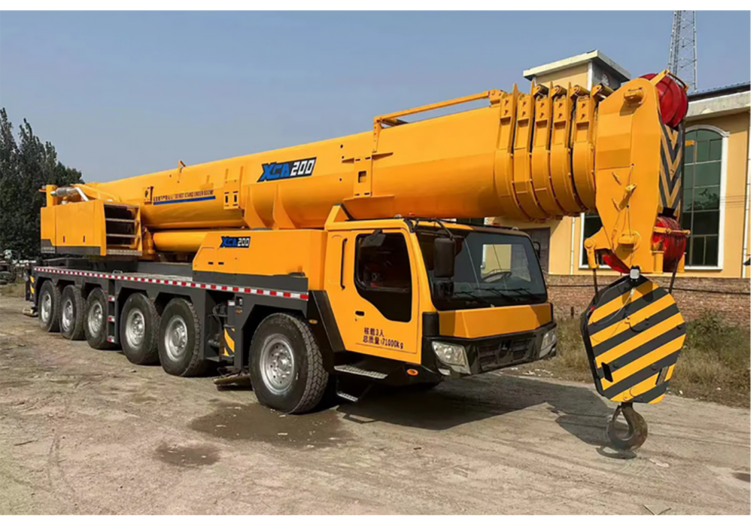 เครนบรรทุก xcgm 200Ton XCA200 มือสอง